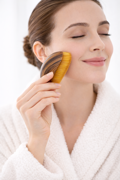 Revitalizing Jawline Contour Brush